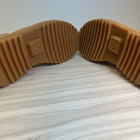 Vintage 90s Guess Cream Canvas Chunky Tread Sneakers size 12 - Picture 4 of 7